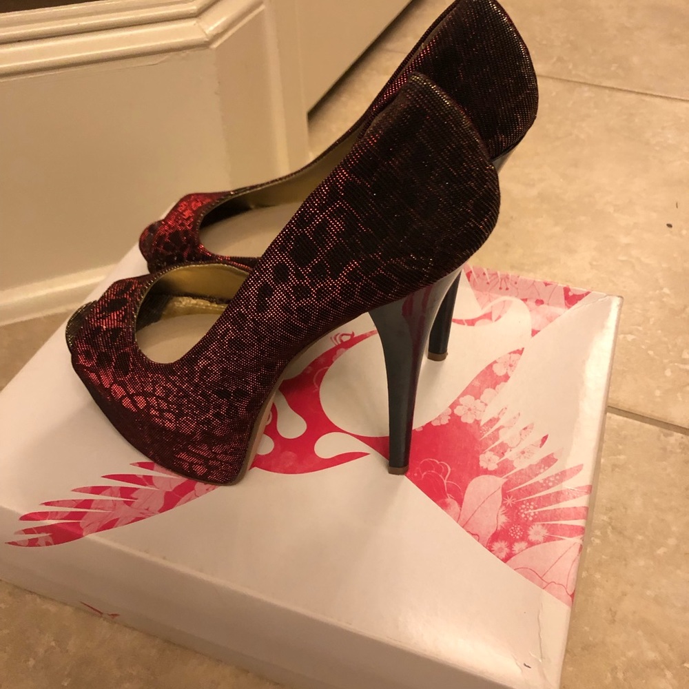 Chinese Laundry Sexy Giraffe Platform Pumps